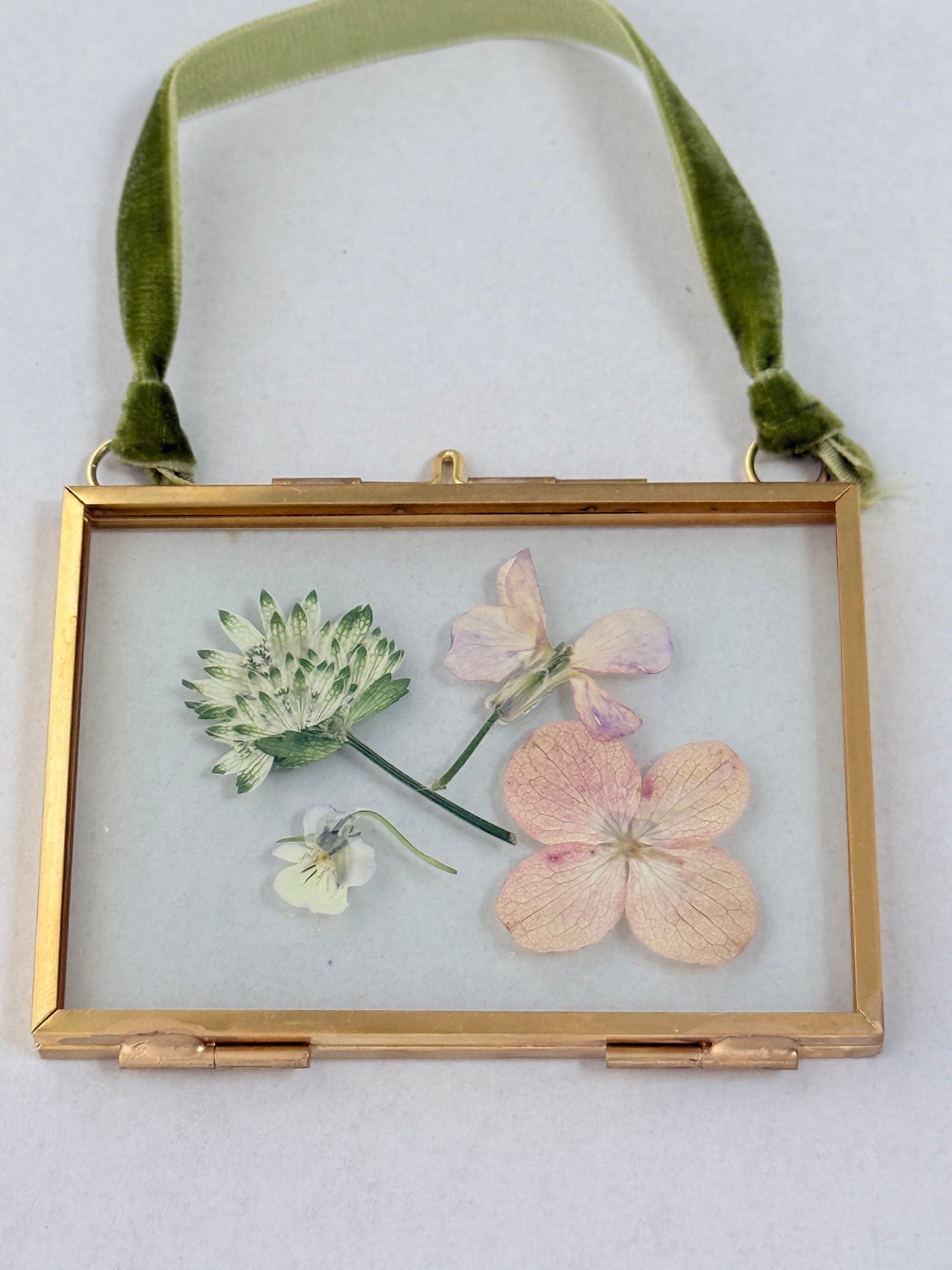 Pressed Floral Ornament - Sweet