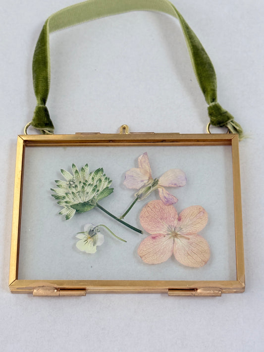Pressed Floral Ornament - Sweet