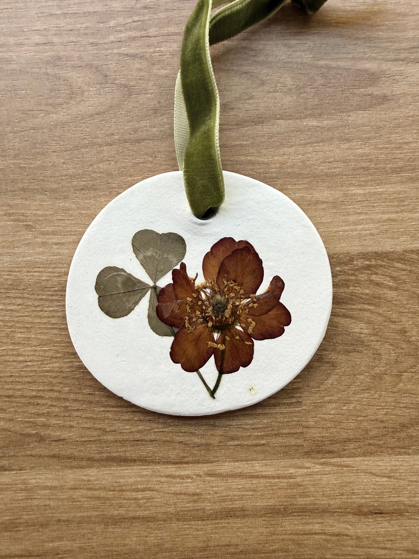 Clay Ornament -Geum and Clover