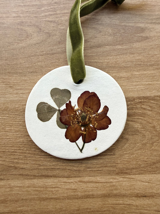 Clay Ornament -Geum and Clover
