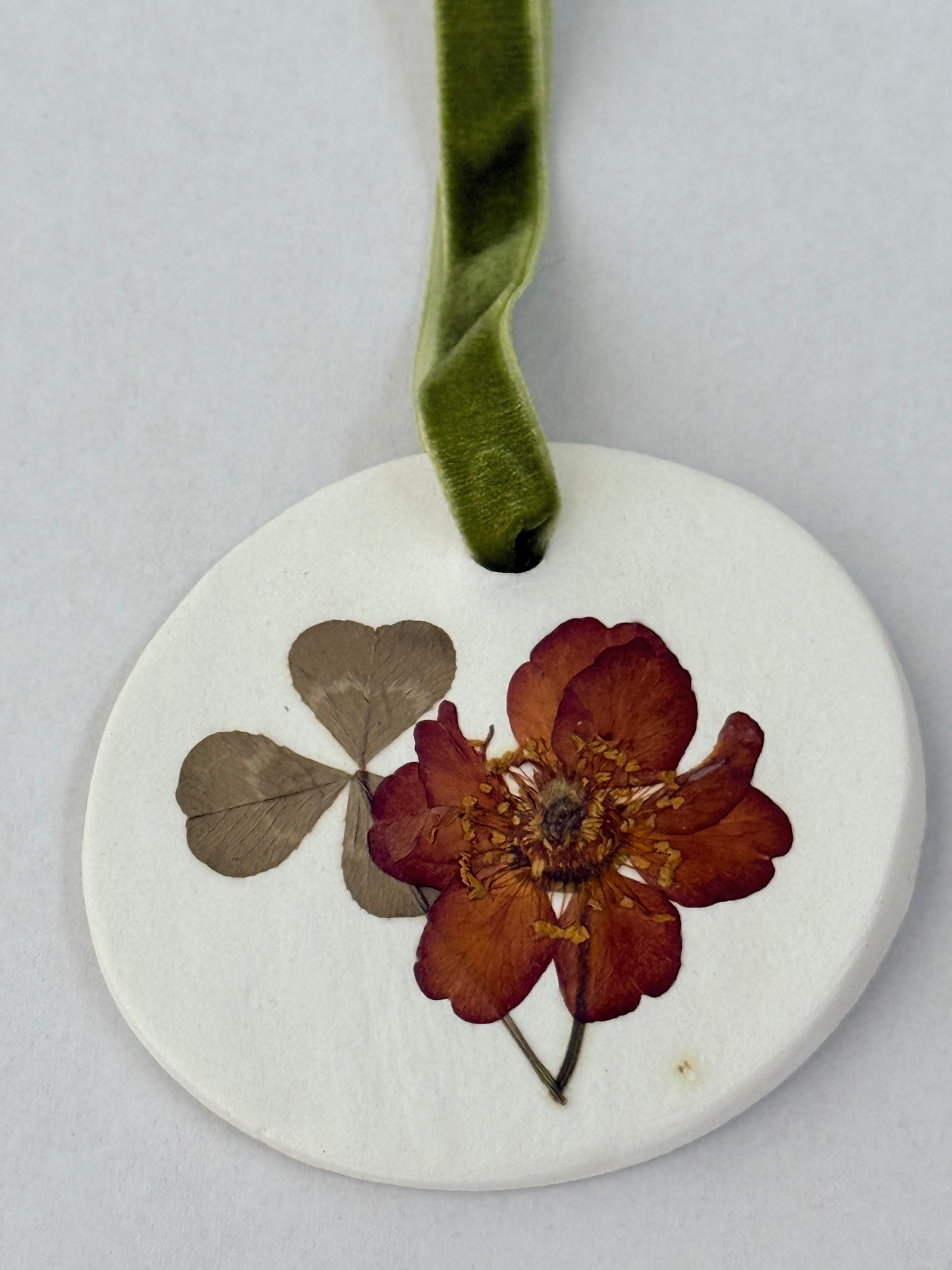 Clay Ornament -Geum and Clover